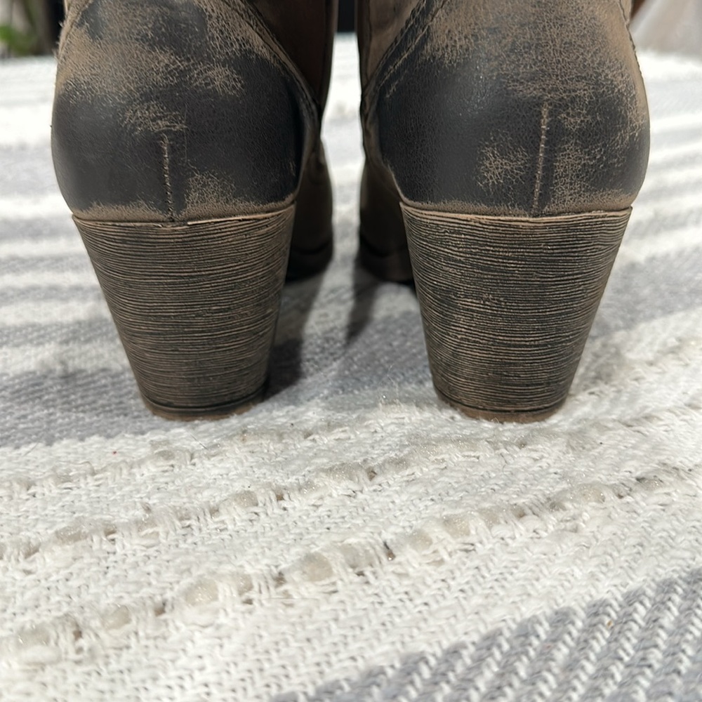 Rocket dog women’s size 7.5 boots! Wore once! - Picture 3 of 6